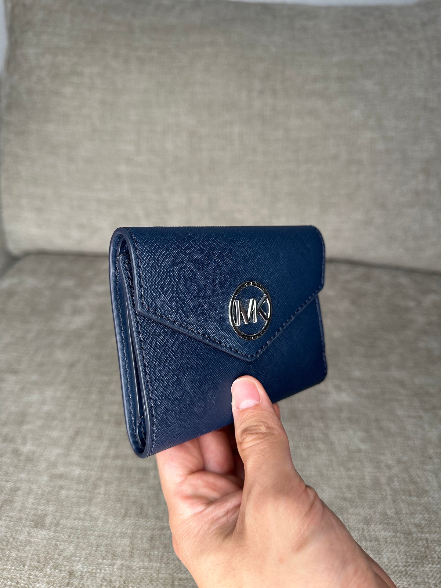 Designer
Carmen logo-plaque wallet