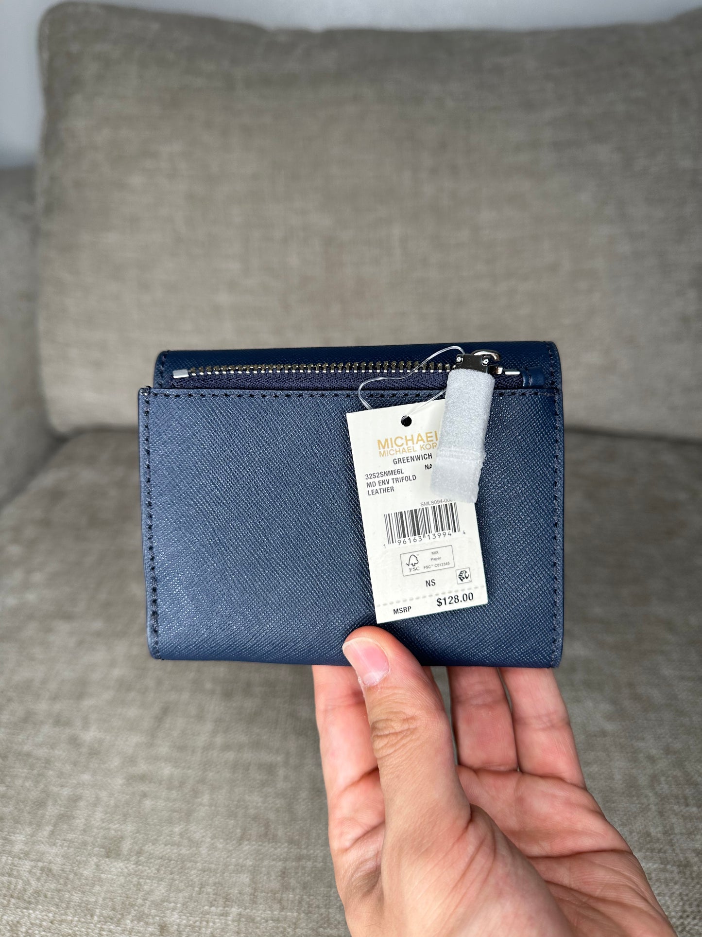 Designer
Carmen logo-plaque wallet