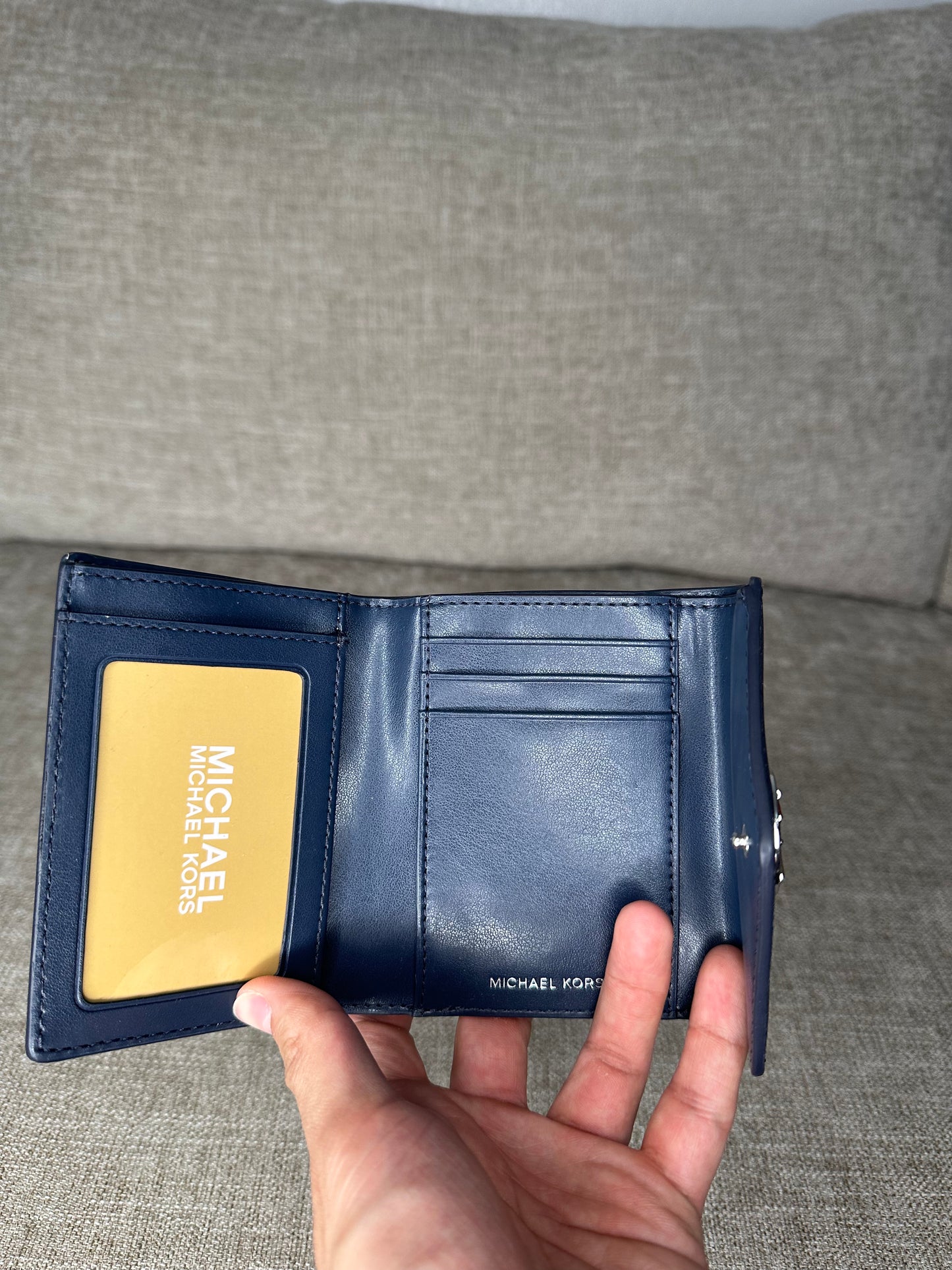 Designer
Carmen logo-plaque wallet
