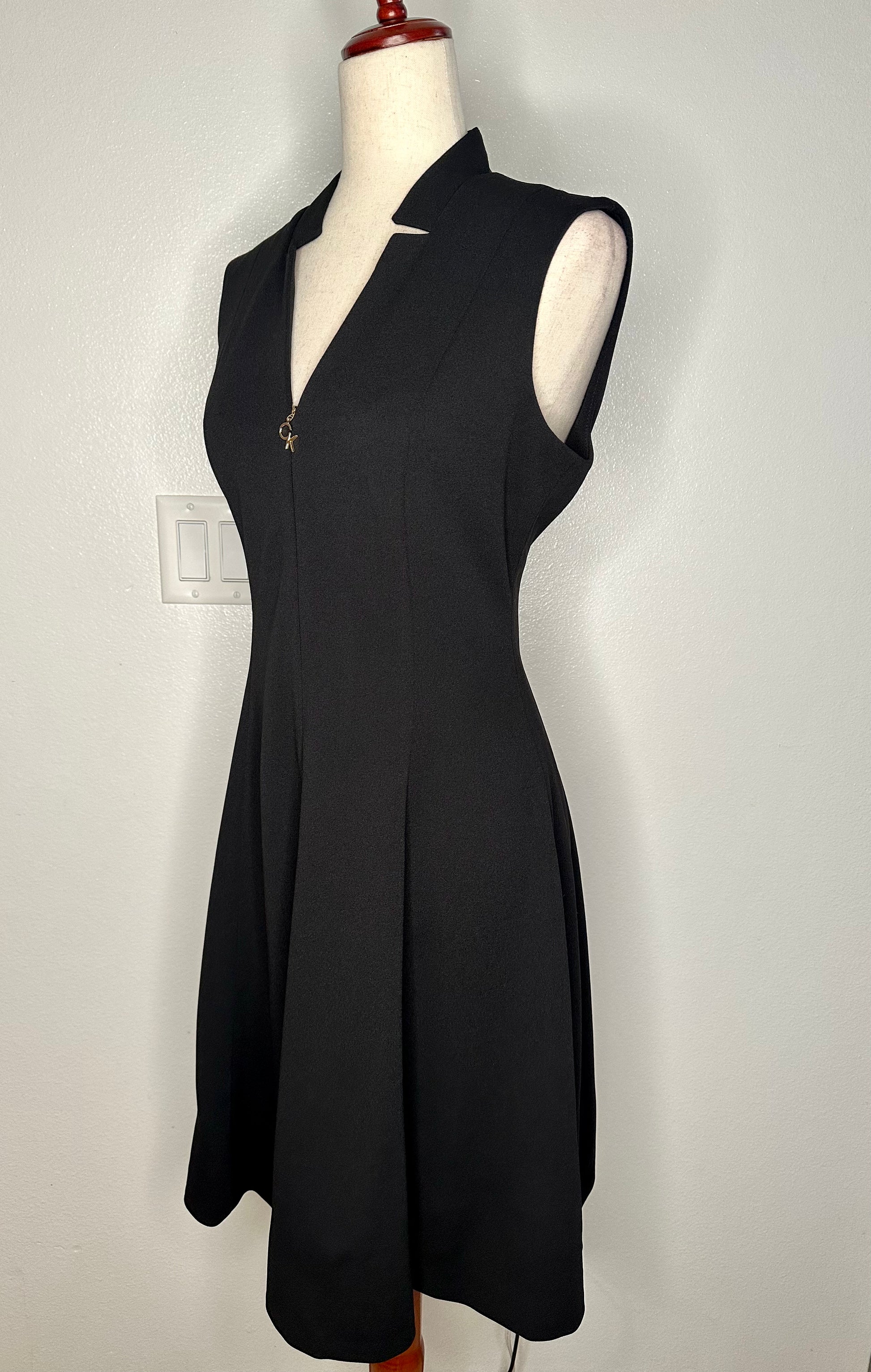 Women's Sleeveless Scuba Crepe A-Line Logo Zip Dress – Villafran Boutique
