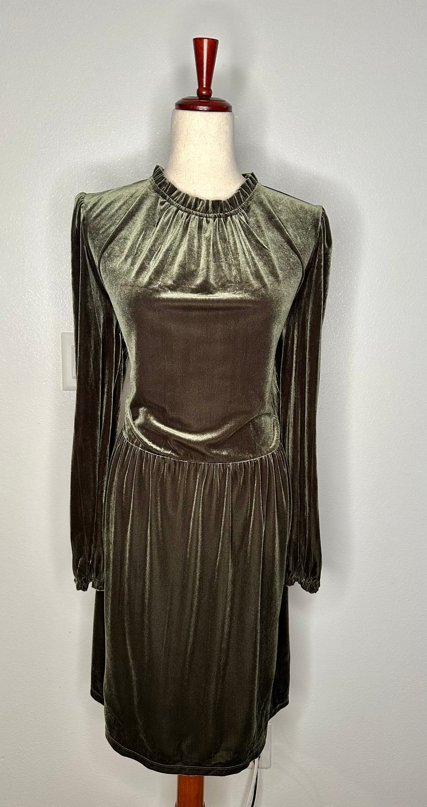 Womens Velvet Midi Fit & Flare Dress Villafran Boutique Womens Velvet Midi Fit & Flare Dress Villafran Boutique
