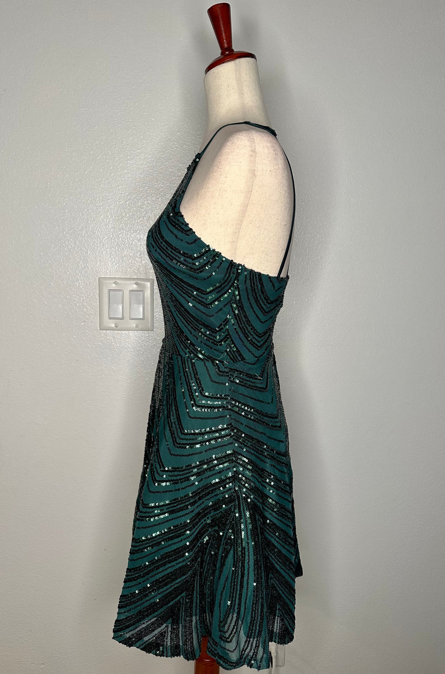 Woman’s sequined mini dress Color Green